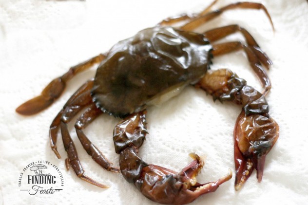 Finding Feasts -How to clean Soft Shell Crab