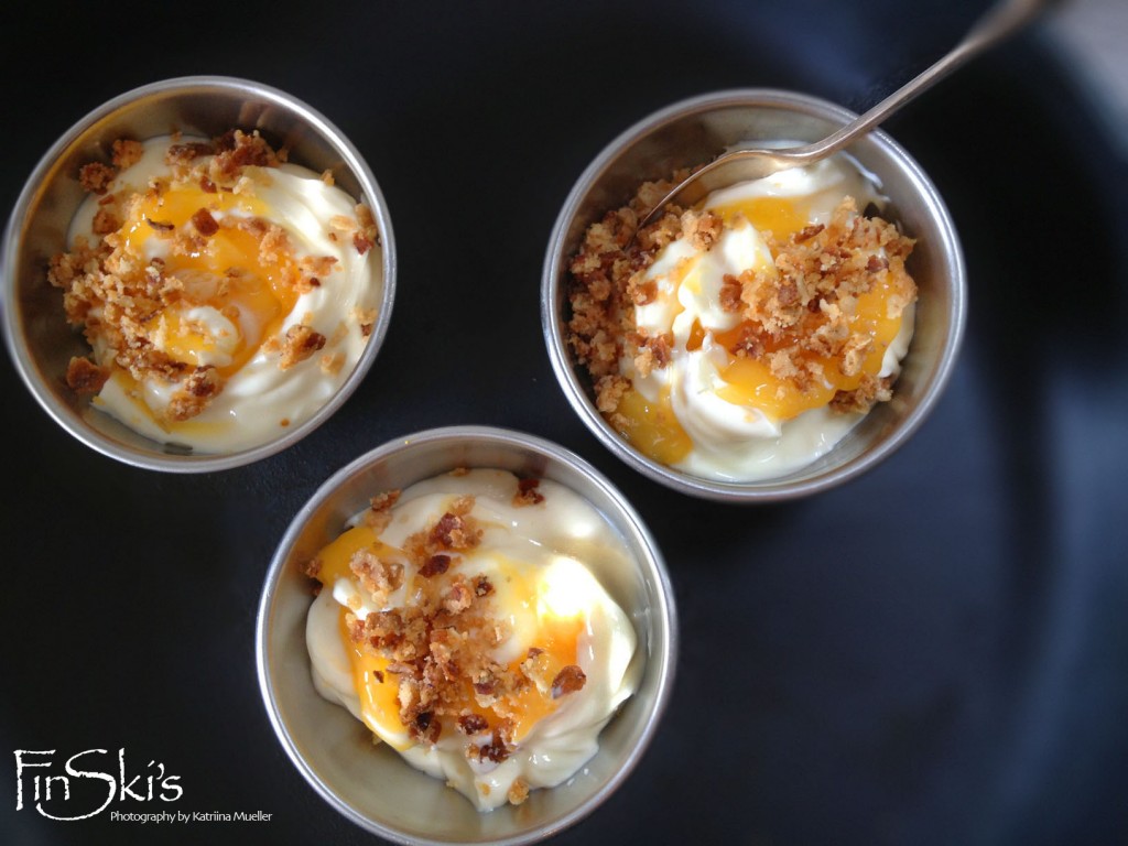 Sweetened Yoghurt with Lemon Curd and Oat Crumble