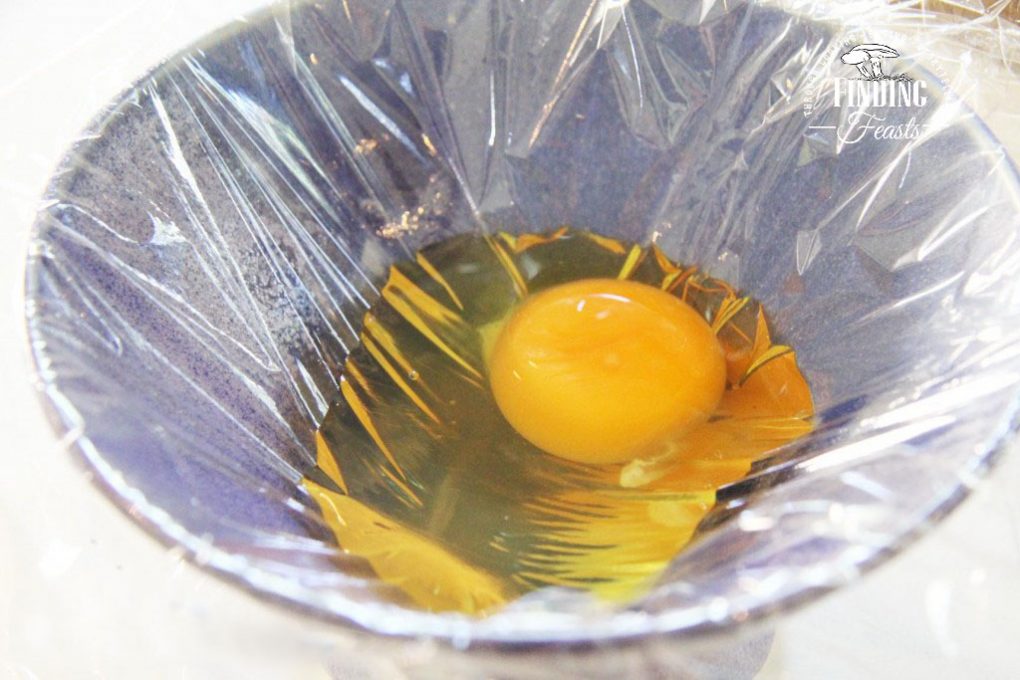 Finding Feasts - How to poach an egg in cling film