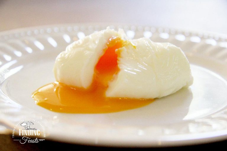 How To Poach Eggs In Cling Film Easy Egg Poaching